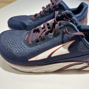 Women's Altra Quantic Trail Running Shoe